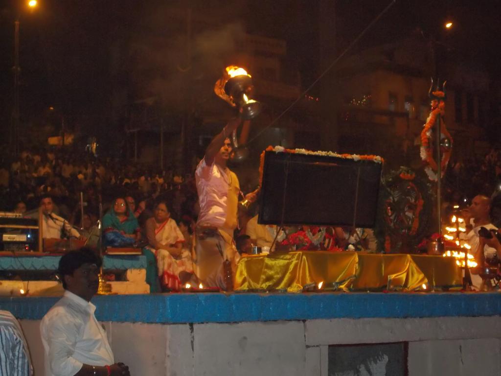 Grg Shanti Guest House Varanasi Near Manikarnika Ghat Esterno foto